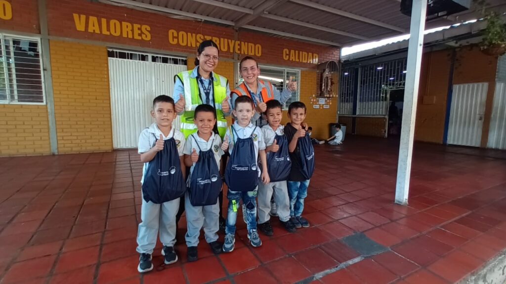 20250519 ENTREGA KIT ESCOLARES 3