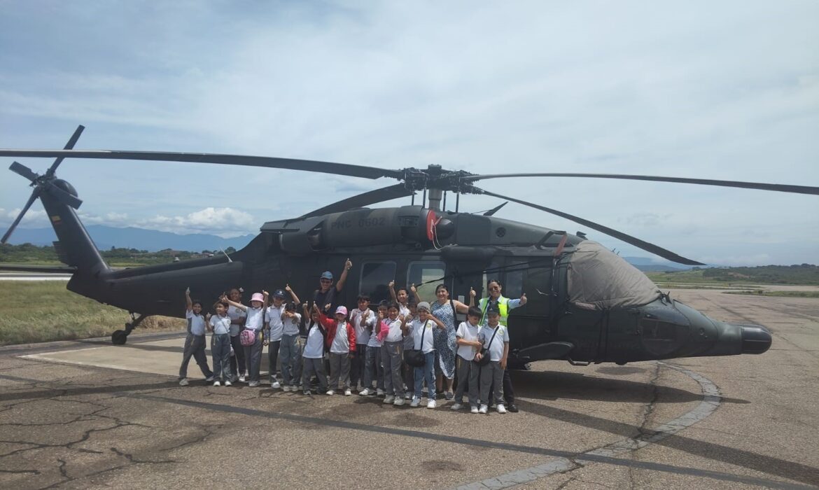 Aeropuertos de Oriente recibe a estudiantes del colegio Maria Concepción